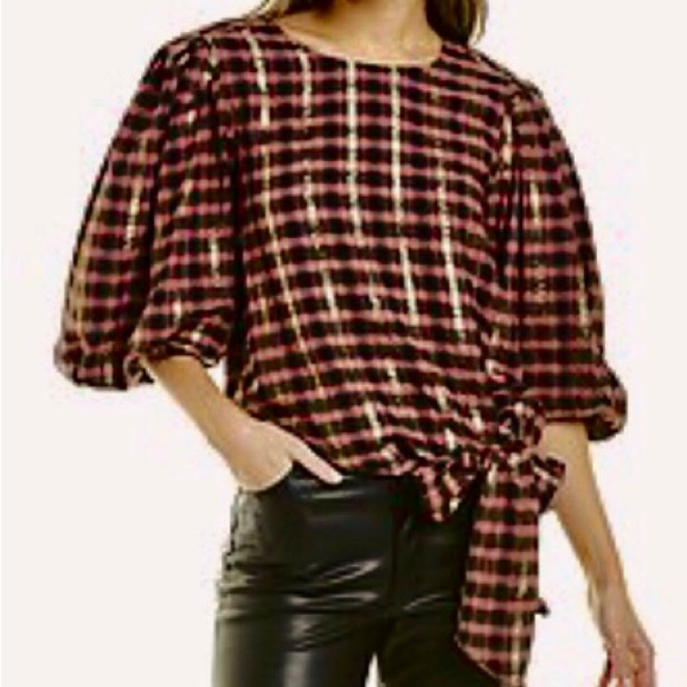 NWT Vince Camuto Puff Sleeve blouse. Beautiful and fashionable.